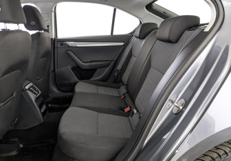 Подержанный автомобиль Skoda Octavia Liftback 2013 года (18 фото)