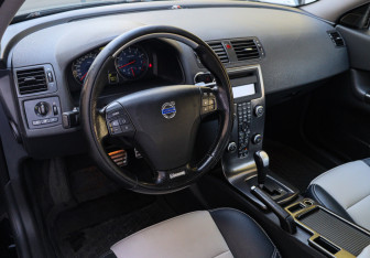 Подержанный автомобиль Volvo C30 2009 года (10 фото)
