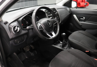 Подержанный автомобиль Renault Logan Sedan 2019 года (7 фото)