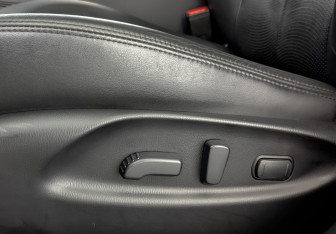 Подержанный автомобиль Infiniti Q70 2015 года (26 фото)