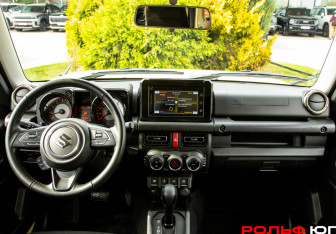 Подержанный автомобиль Suzuki Jimny 2020 года (10 фото)