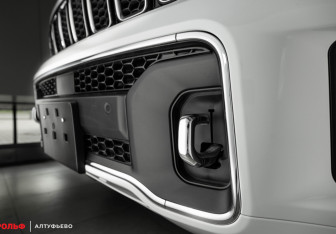 Подержанный автомобиль Jeep Grand Cherokee 2023 года (4 фото)