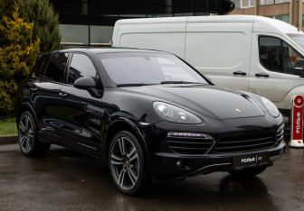 Подержанный автомобиль Porsche Cayenne 2013 года (2 фото)