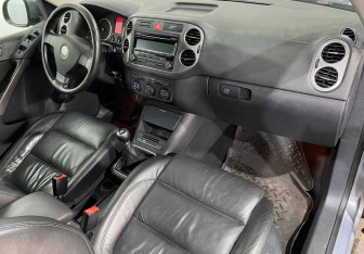 Подержанный автомобиль Volkswagen Tiguan 2008 года (10 фото)