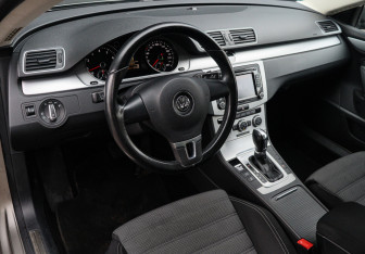 Подержанный автомобиль Volkswagen Passat CC 2012 года (11 фото)