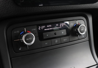 Подержанный автомобиль Volkswagen Touareg 2013 года (16 фото)