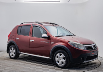 Подержанный автомобиль Renault Sandero 2012 года (7 фото)