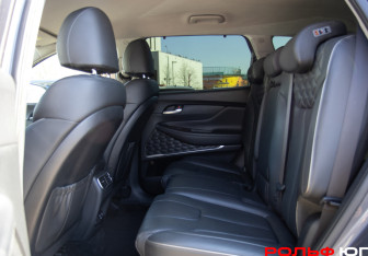 Подержанный автомобиль Hyundai Santa Fe 2021 года (8 фото)