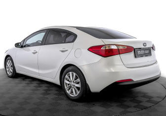 Подержанный автомобиль Kia Cerato Sedan 2015 года (7 фото)