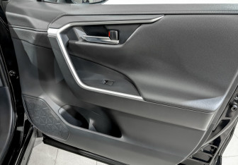 Подержанный автомобиль Toyota RAV4 2021 года (24 фото)