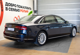 Подержанный автомобиль Audi A8 2016 года (4 фото)