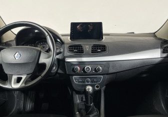 Подержанный автомобиль Renault Megane Hatchback 2012 года (12 фото)