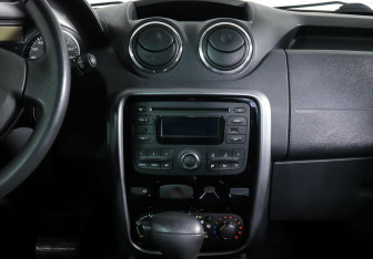 Подержанный автомобиль Renault Duster 2012 года (11 фото)