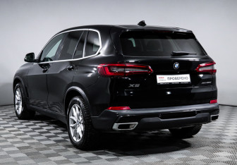 Подержанный автомобиль BMW X5 2018 года (7 фото)