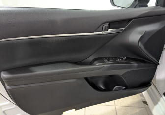 Подержанный автомобиль Toyota Camry Sedan 2021 года (19 фото)