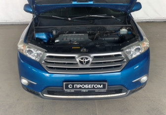 Подержанный автомобиль Toyota Highlander 2011 года (18 фото)