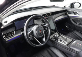 Подержанный автомобиль Hongqi H5 2023 года (9 фото)