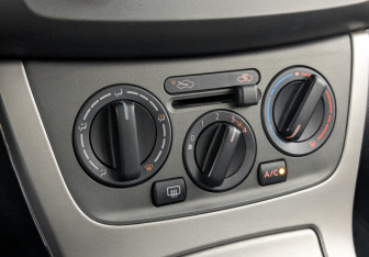 Подержанный автомобиль Nissan Sentra Sedan 2014 года (25 фото)