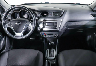 Подержанный автомобиль Kia Rio Sedan 2016 года (10 фото)