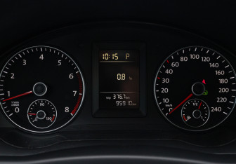 Подержанный автомобиль Volkswagen Golf Plus 2011 года (16 фото)