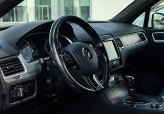 Подержанный автомобиль Volkswagen Touareg 2017 года (13 фото)