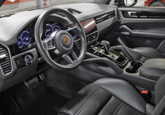 Подержанный автомобиль Porsche Cayenne 2020 года (17 фото)