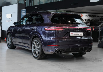 Подержанный автомобиль Porsche Cayenne 2019 года (6 фото)