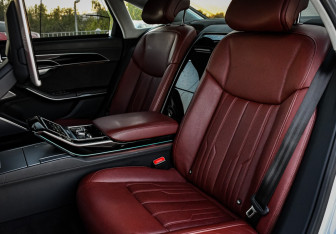 Подержанный автомобиль Audi S8 2020 года (13 фото)