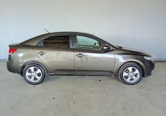 Подержанный автомобиль Kia Cerato Sedan 2009 года (8 фото)