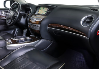Подержанный автомобиль Infiniti QX60 2019 года (10 фото)