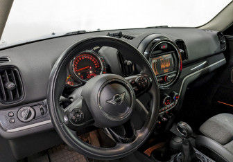 Подержанный автомобиль MINI Countryman 2017 года (13 фото)