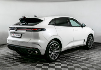 Подержанный автомобиль Changan UNI-K 2023 года (5 фото)