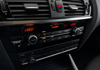 Подержанный автомобиль BMW X4 2017 года (27 фото)