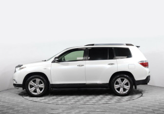 Подержанный автомобиль Toyota Highlander 2012 года (3 фото)