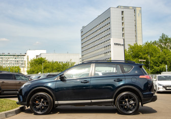Подержанный автомобиль Toyota RAV4 2019 года (6 фото)