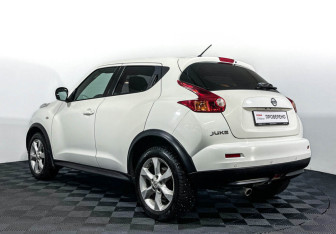 Подержанный автомобиль Nissan Juke 2011 года (7 фото)