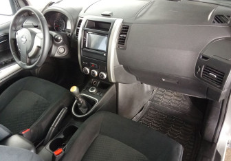 Подержанный автомобиль Nissan X-Trail 2012 года (10 фото)
