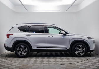 Подержанный автомобиль Hyundai Santa Fe 2022 года (6 фото)