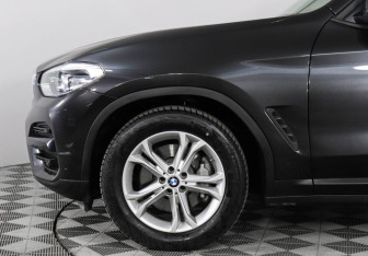 Подержанный автомобиль BMW X3 2019 года (8 фото)