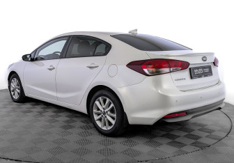 Подержанный автомобиль Kia Cerato Sedan 2018 года (7 фото)