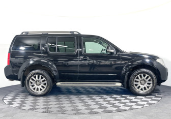 Подержанный автомобиль Nissan Pathfinder 2012 года (4 фото)