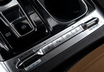 Подержанный автомобиль Kia Carnival 2021 года (24 фото)