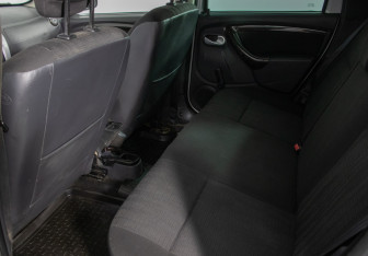 Подержанный автомобиль Dacia Duster 2010 года (11 фото)