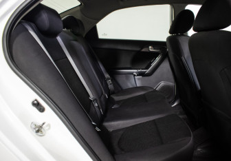 Подержанный автомобиль Kia Cerato Sedan 2011 года (9 фото)