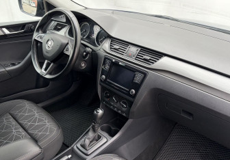 Подержанный автомобиль Skoda Rapid Liftback 2018 года (10 фото)