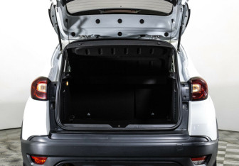 Подержанный автомобиль Renault Kaptur 2018 года (15 фото)