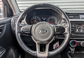Подержанный автомобиль Kia Rio Hatchback 2021 года (21 фото)