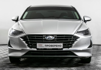 Подержанный автомобиль Hyundai Sonata 2021 года (2 фото)