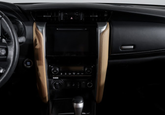 Подержанный автомобиль Toyota Fortuner 2017 года (13 фото)