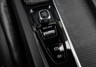 Подержанный автомобиль Volvo XC60 2019 года (18 фото)